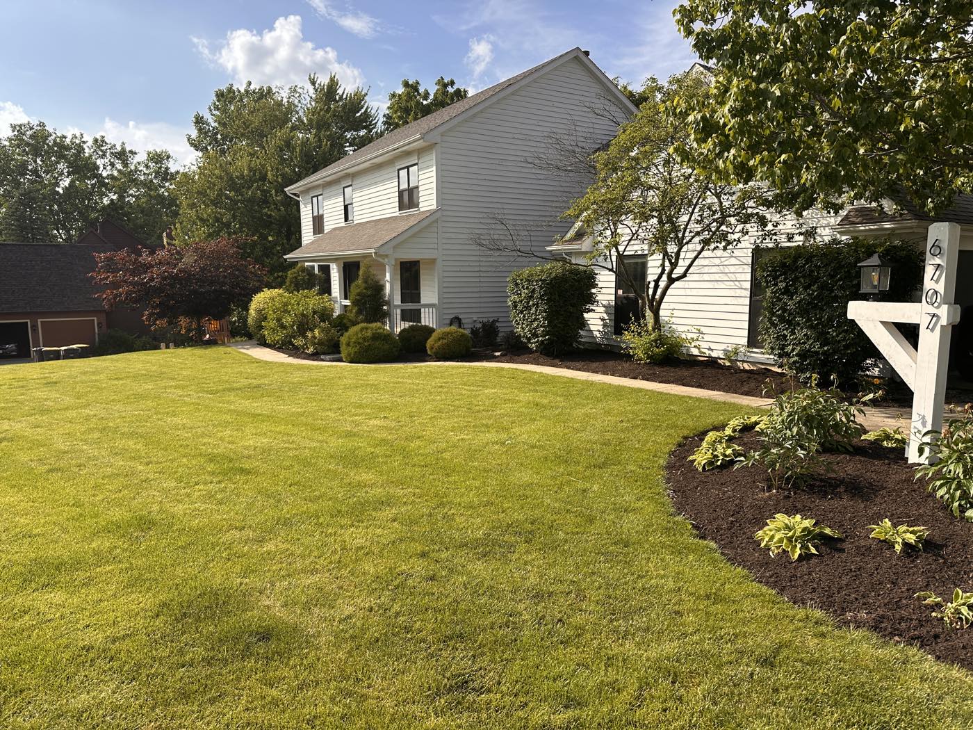 Same front beds after fresh mulch, new plantings and crisp cut edging
